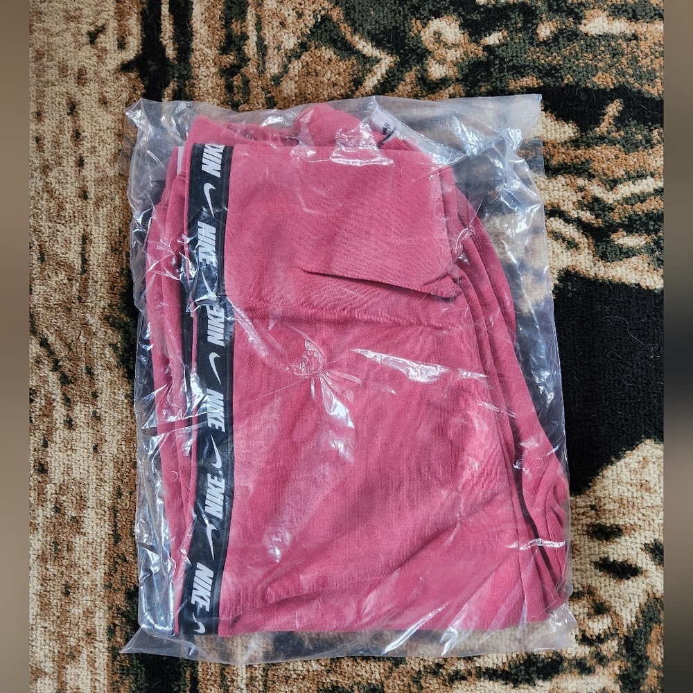 Nike sweatpants Only. - Picture 16 of 16